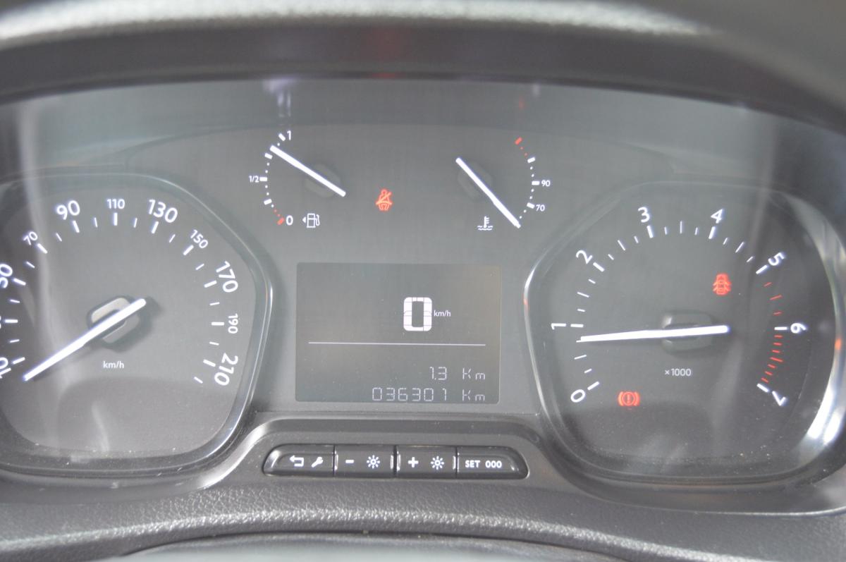 opel-vivaro-2015-diesel-1499cc