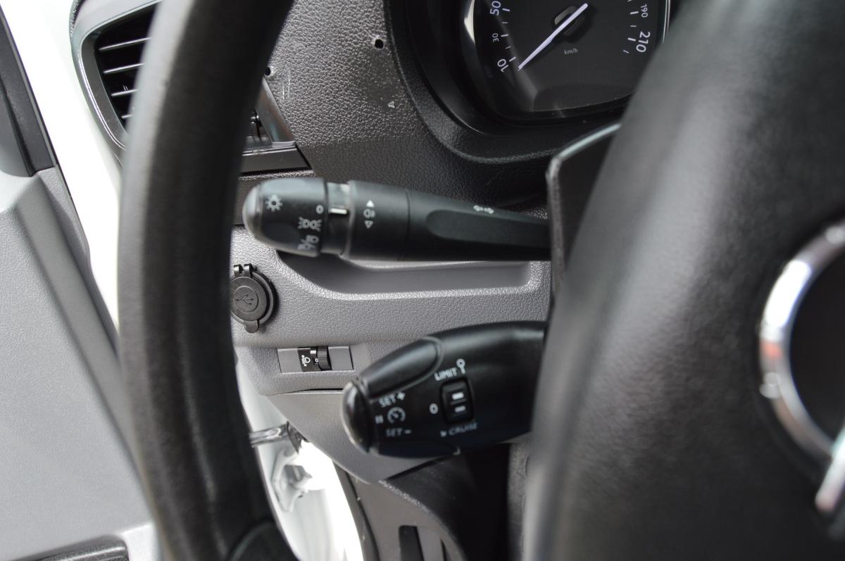 opel-vivaro-2015-diesel-1499cc