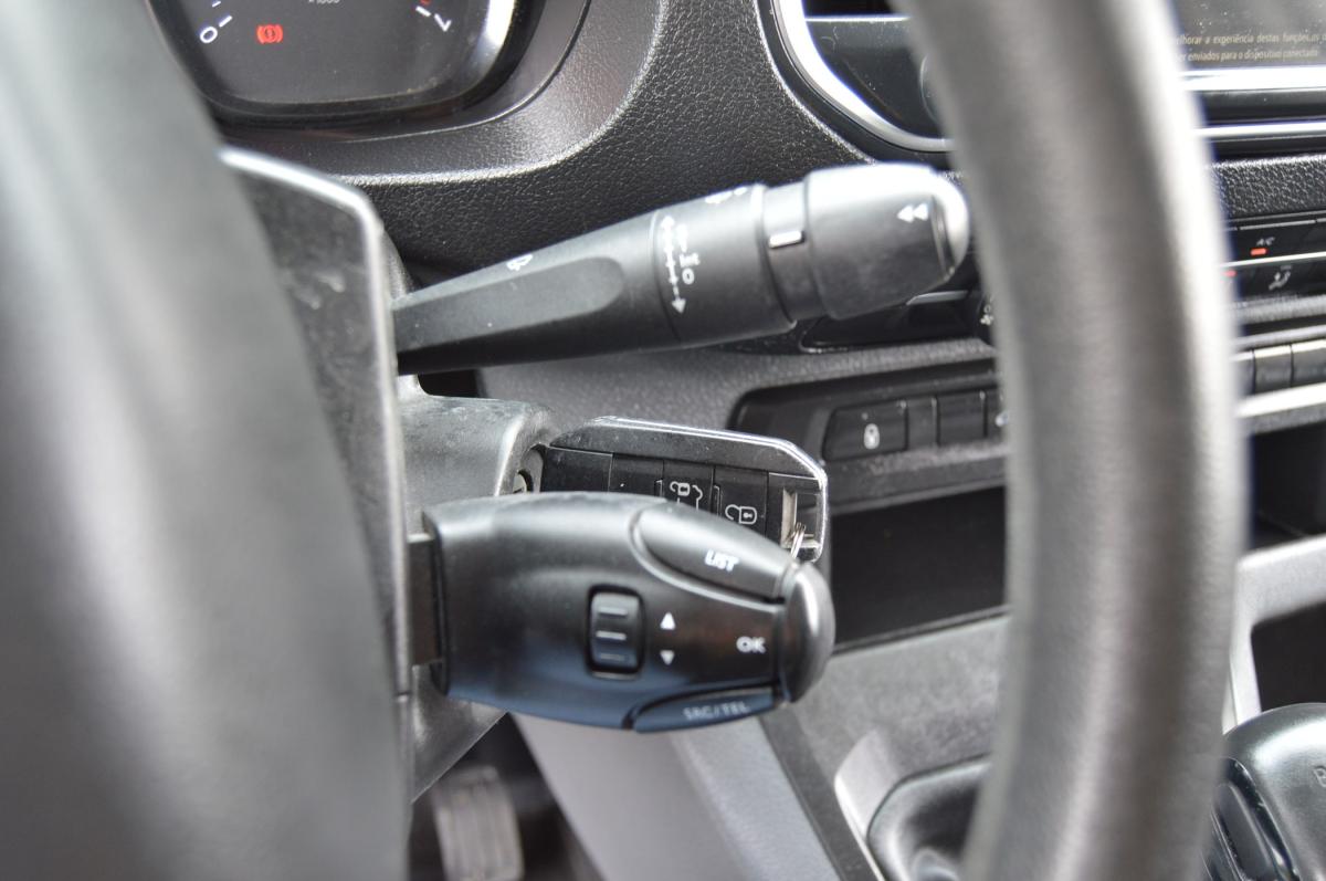 opel-vivaro-2015-diesel-1499cc