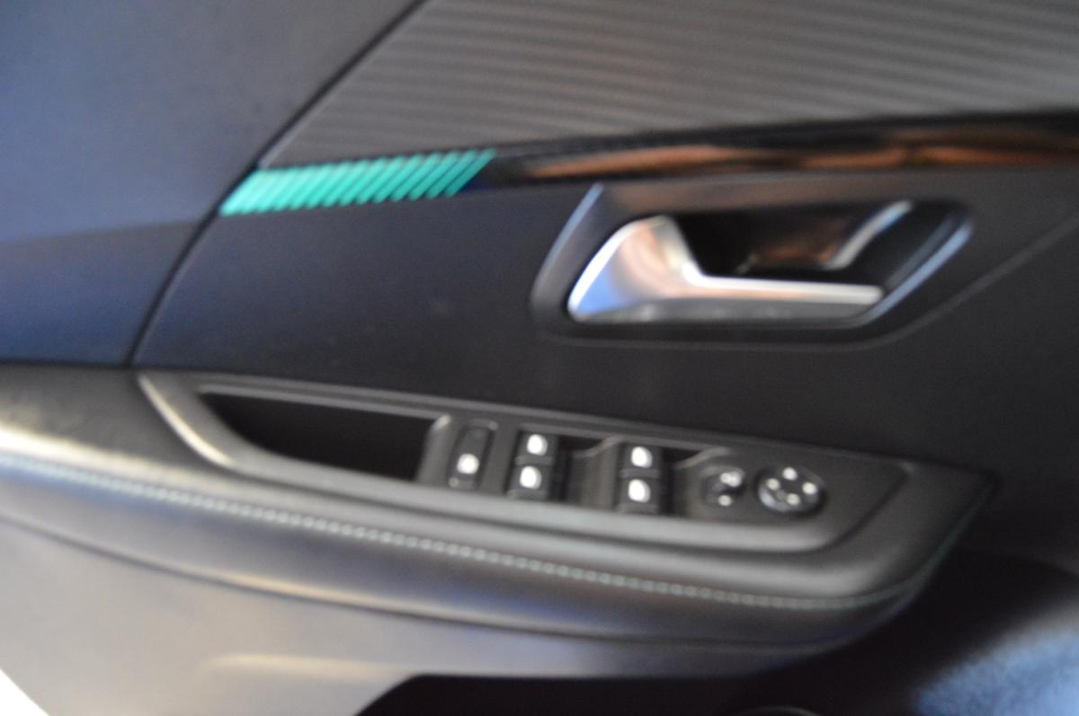 peugeot-208-2022-eletrico-500cc