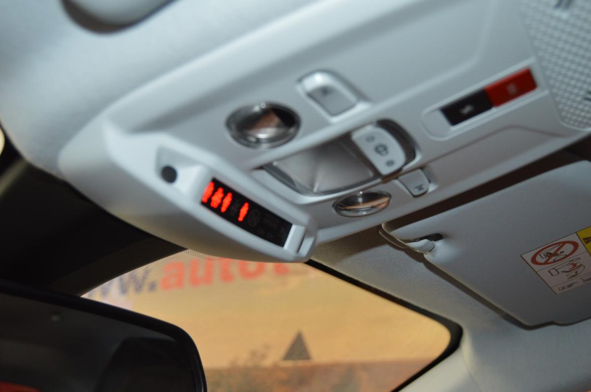 peugeot-208-2022-eletrico-500cc