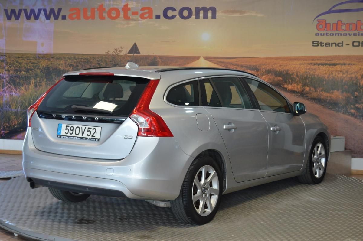 volvo-v60-2014-diesel-1560cc