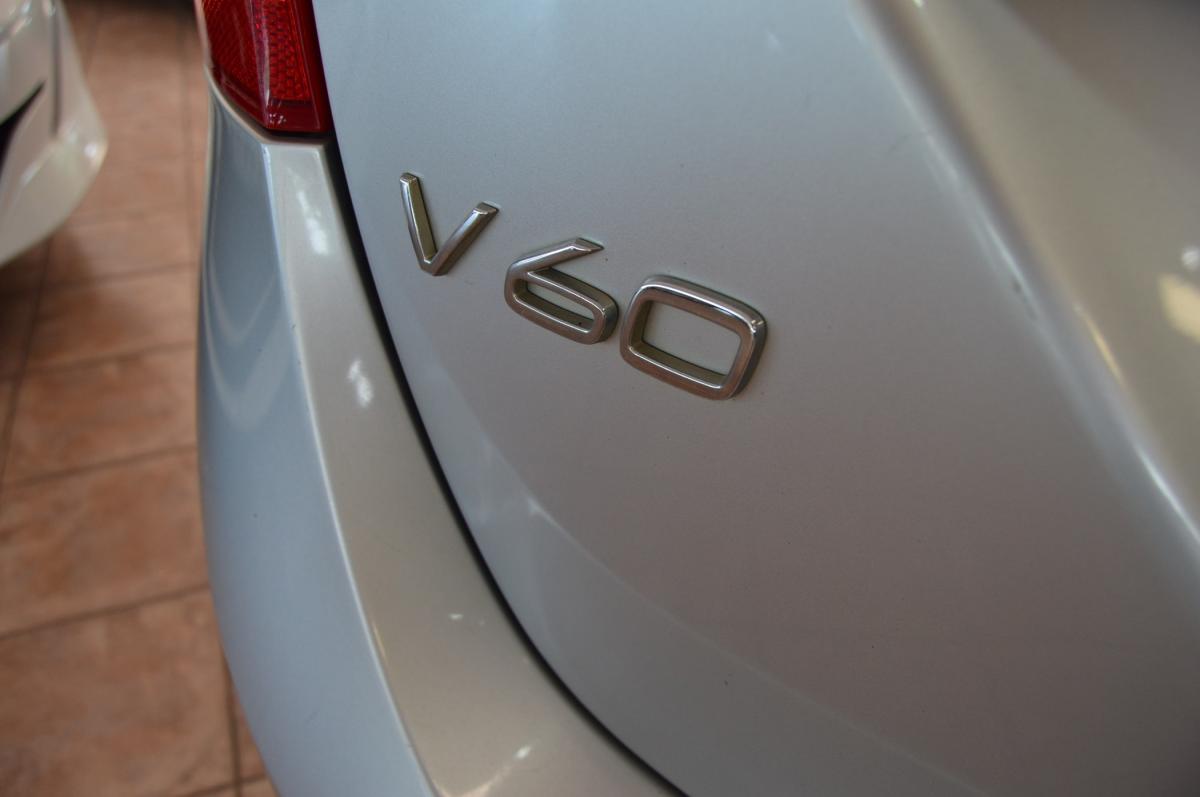 volvo-v60-2014-diesel-1560cc