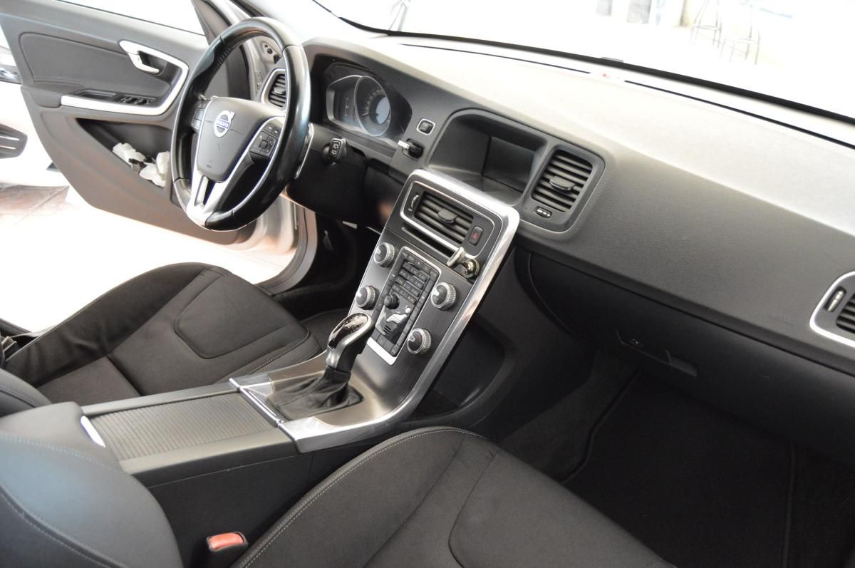 volvo-v60-2014-diesel-1560cc