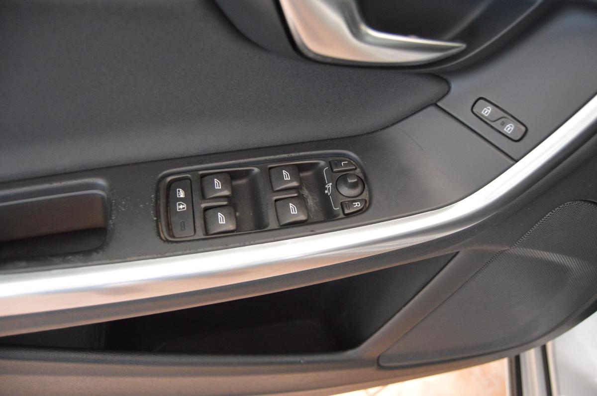 volvo-v60-2014-diesel-1560cc