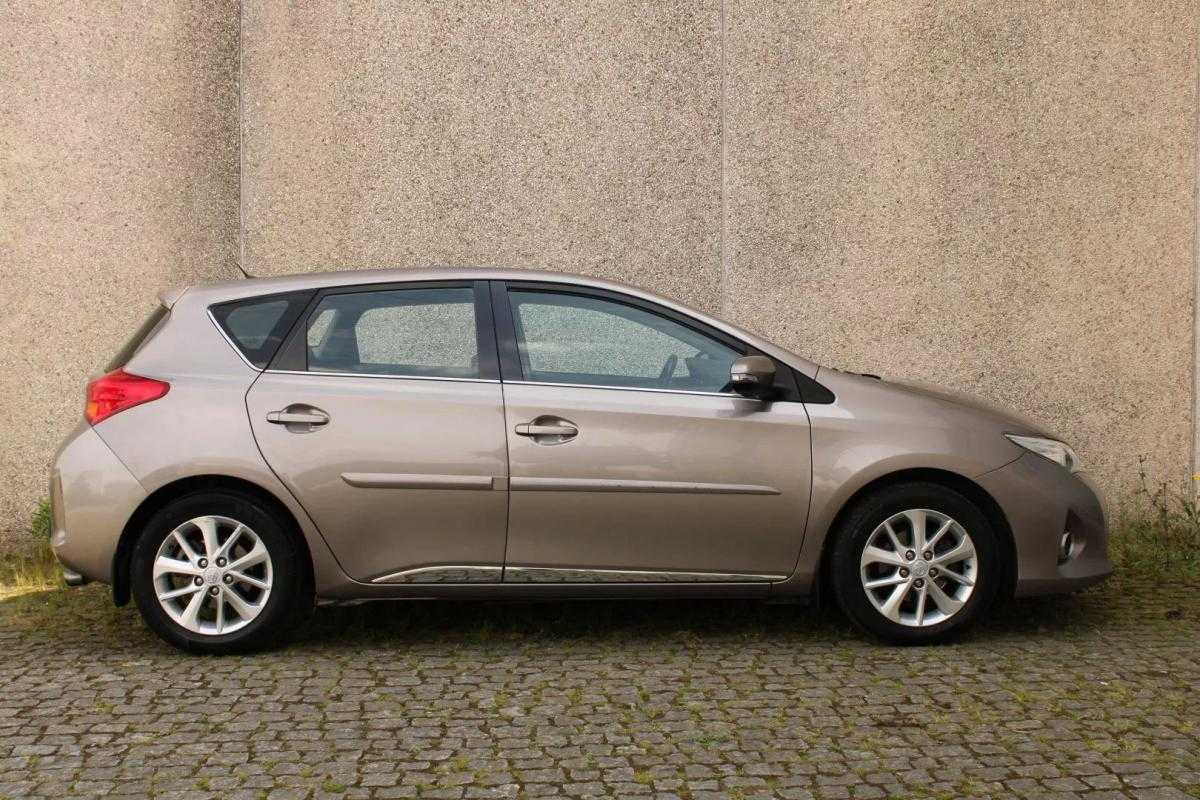 toyota-auris-2013-diesel-1364cc