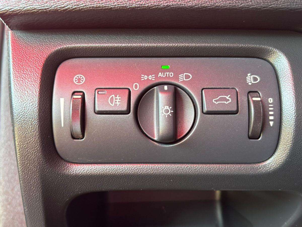 volvo-v40-2013-diesel-1560cc