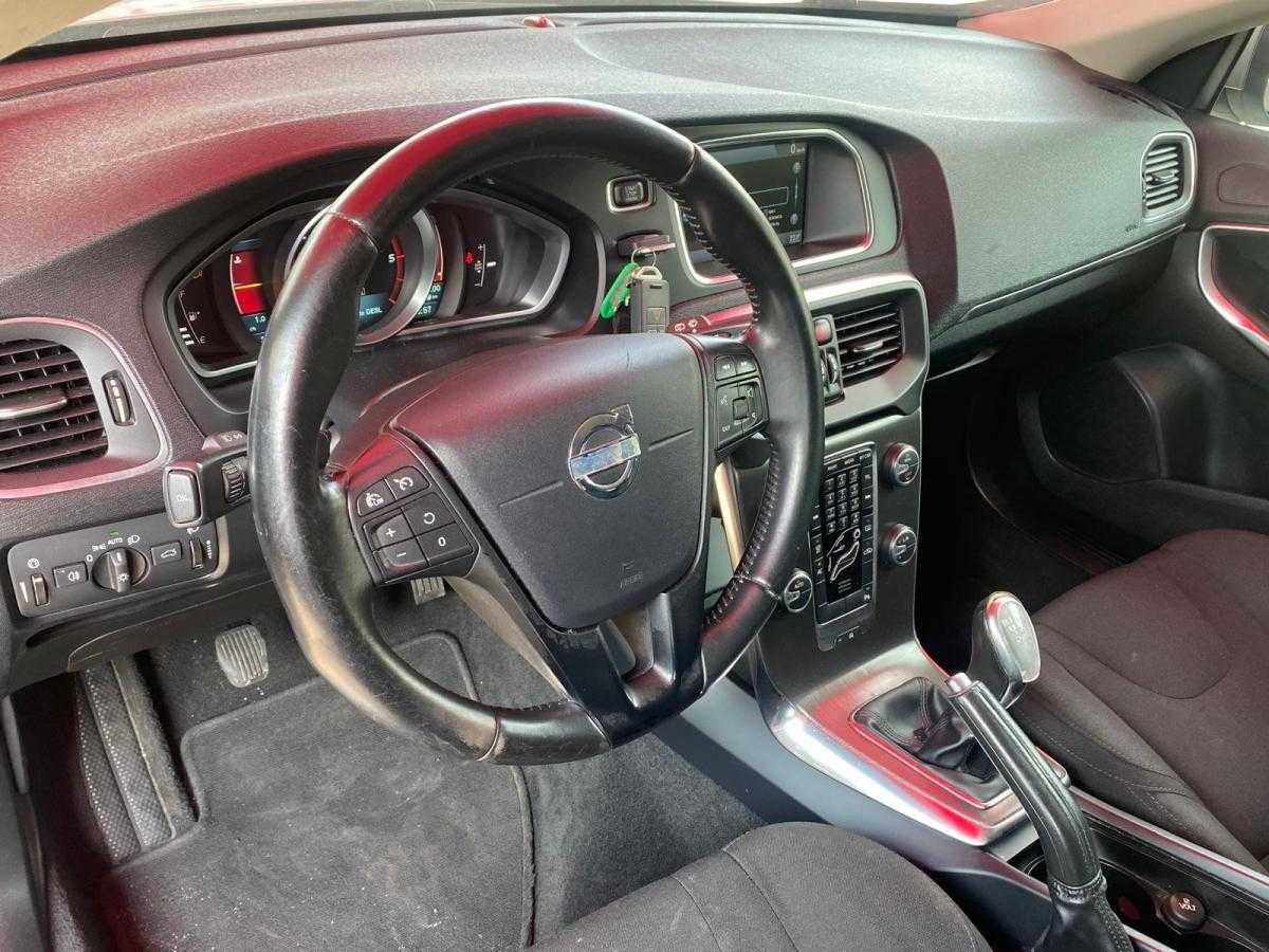 volvo-v40-2013-diesel-1560cc