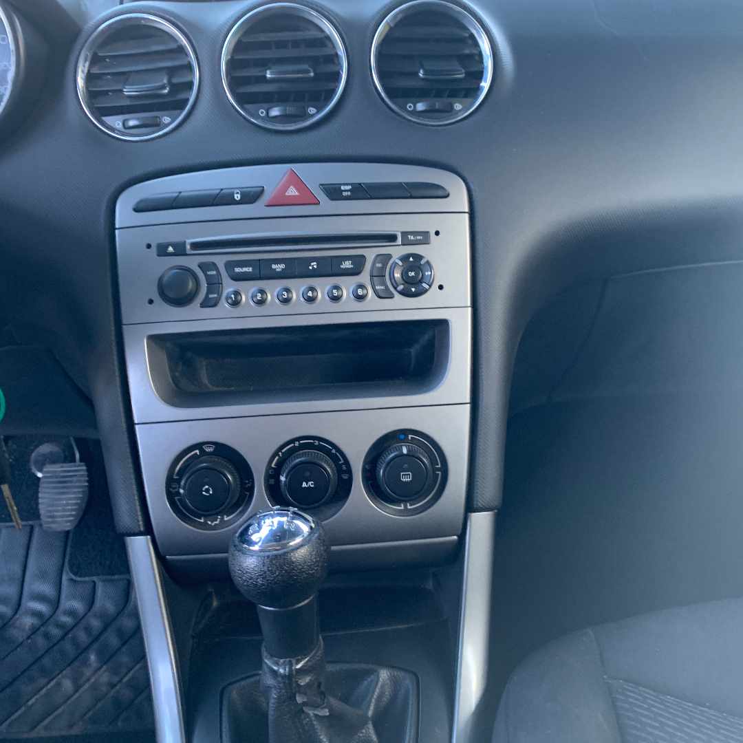peugeot-308-1-6-hdi-fap-2012-diesel-1560cc