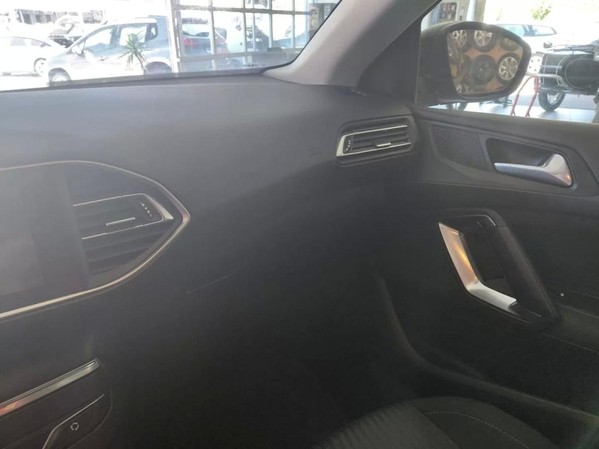 peugeot-308-2016-gasolina-1199cc