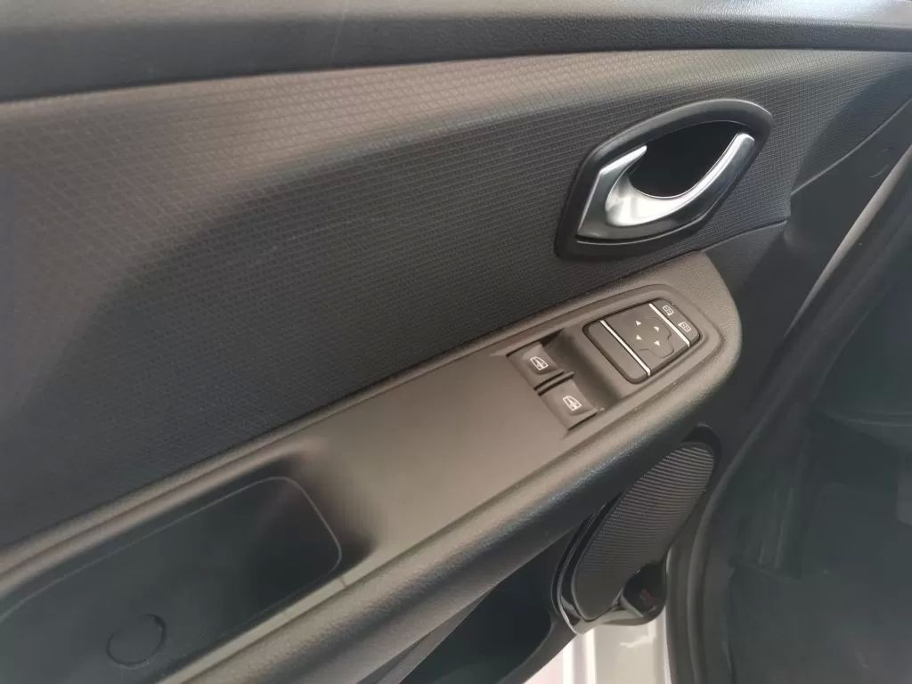 renault-clio-sport-tourer-2018-diesel-1461cc