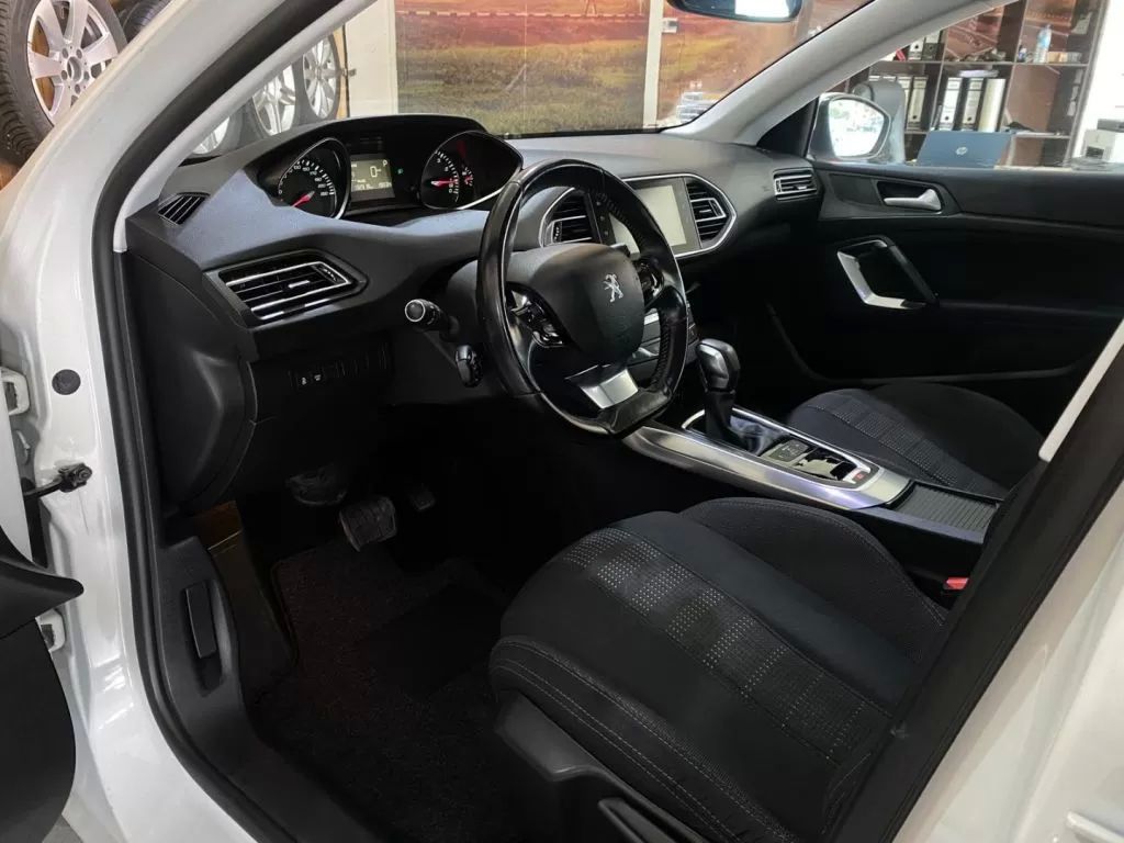 peugeot-308-2016-gasolina-1199cc