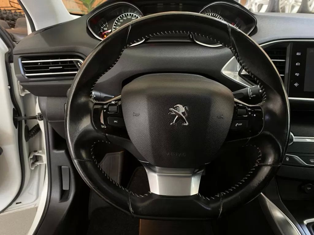 peugeot-308-2016-gasolina-1199cc