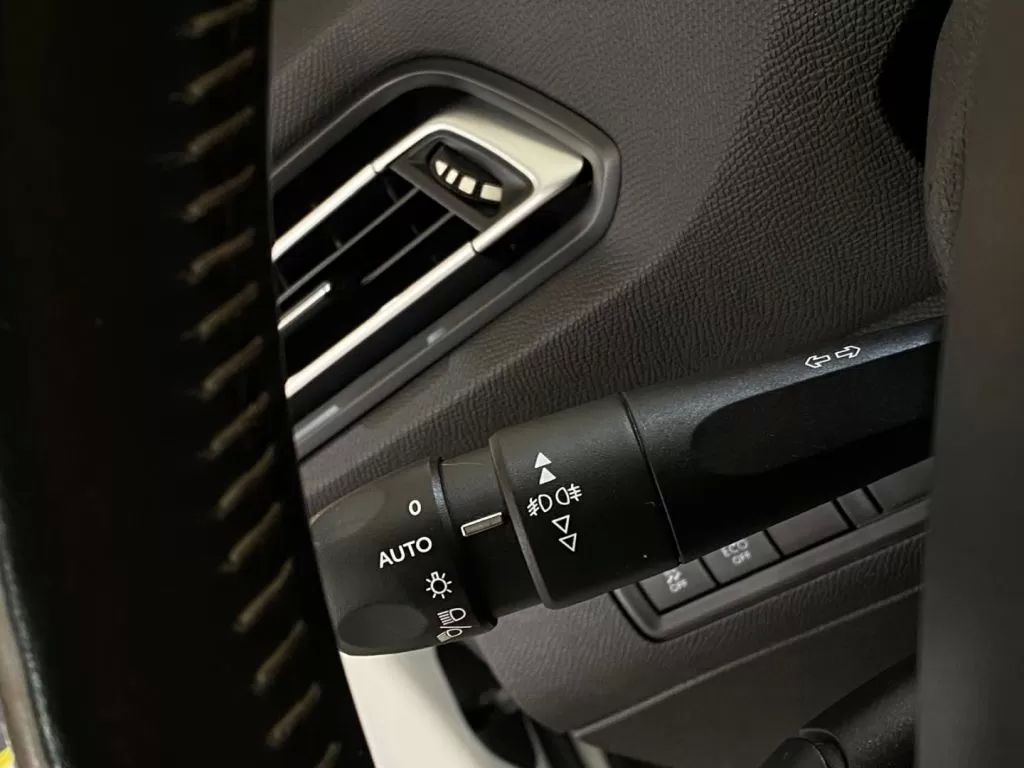 peugeot-308-2016-gasolina-1199cc