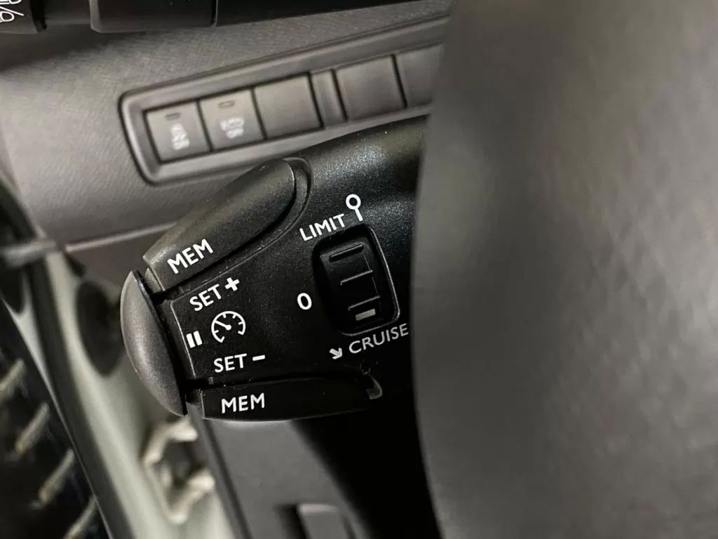 peugeot-308-2016-gasolina-1199cc