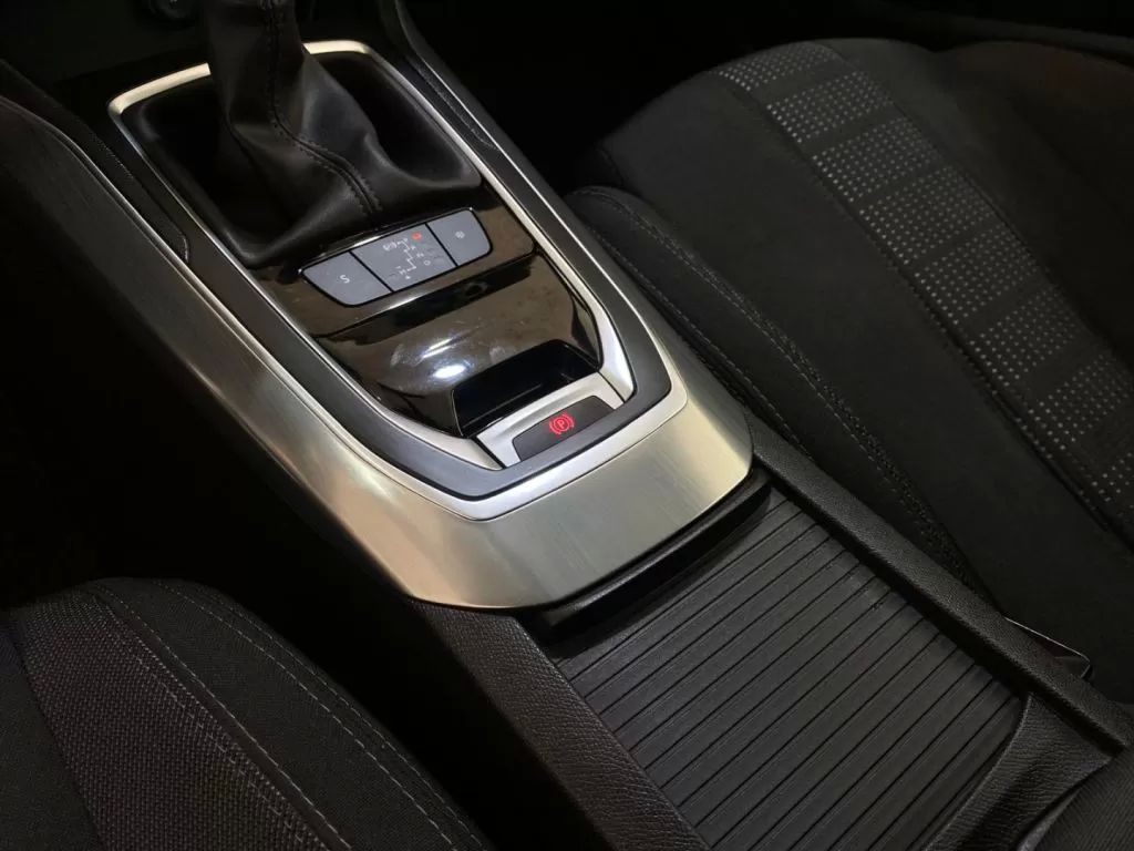 peugeot-308-2016-gasolina-1199cc