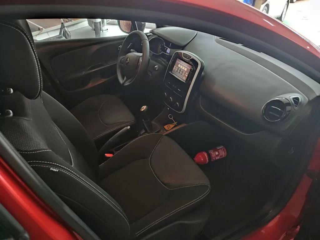 renault-clio-sport-tourer-2014-diesel-1461cc