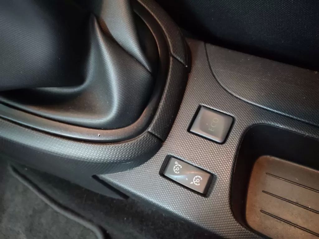 renault-clio-sport-tourer-2014-diesel-1461cc