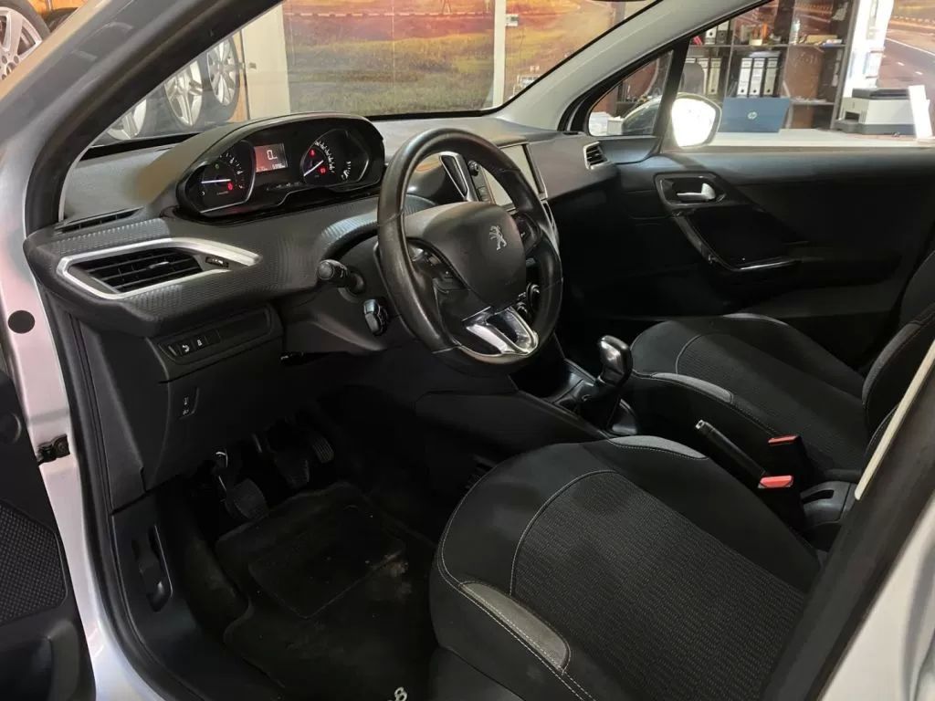 peugeot-208-2016-gasolina-1199cc