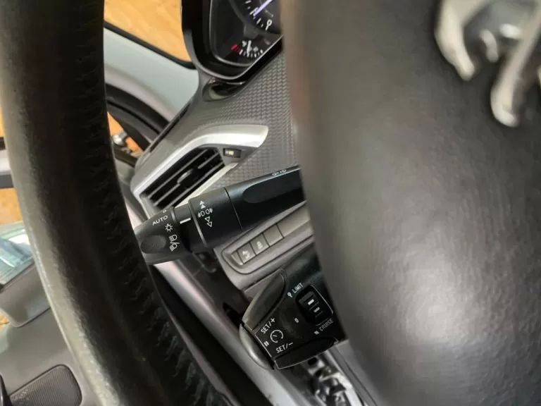 peugeot-208-2016-gasolina-1199cc