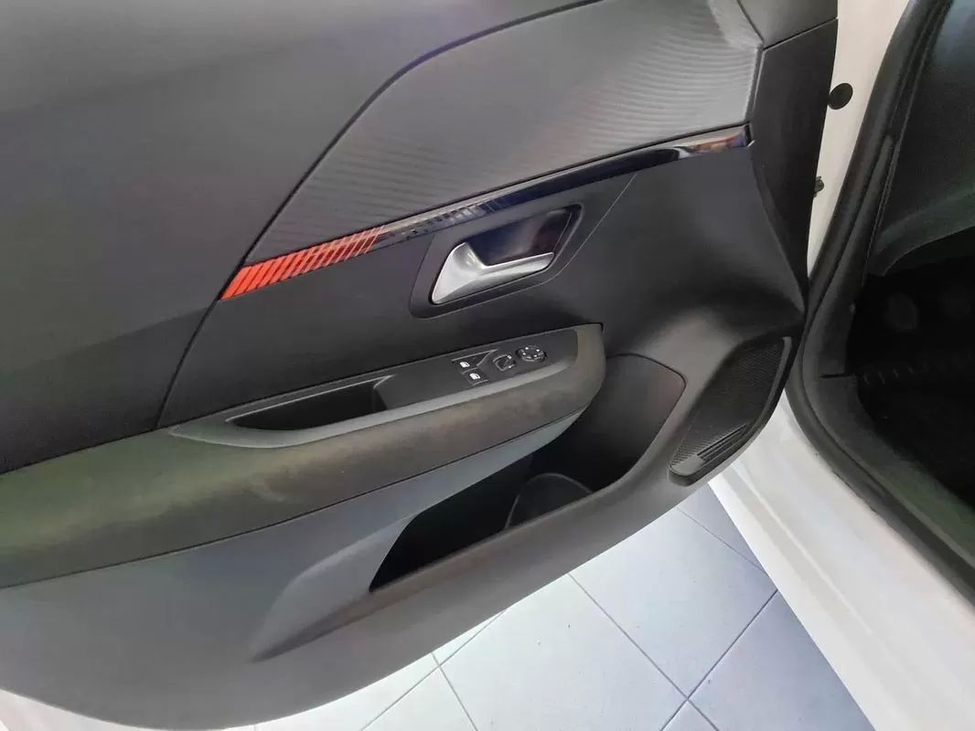 peugeot-208-2021-gasolina-1199cc