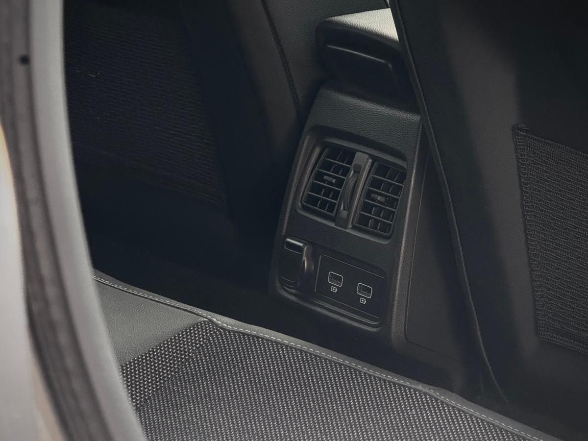 renault-captur-2023-hibrido-a-gasolina-1598cc