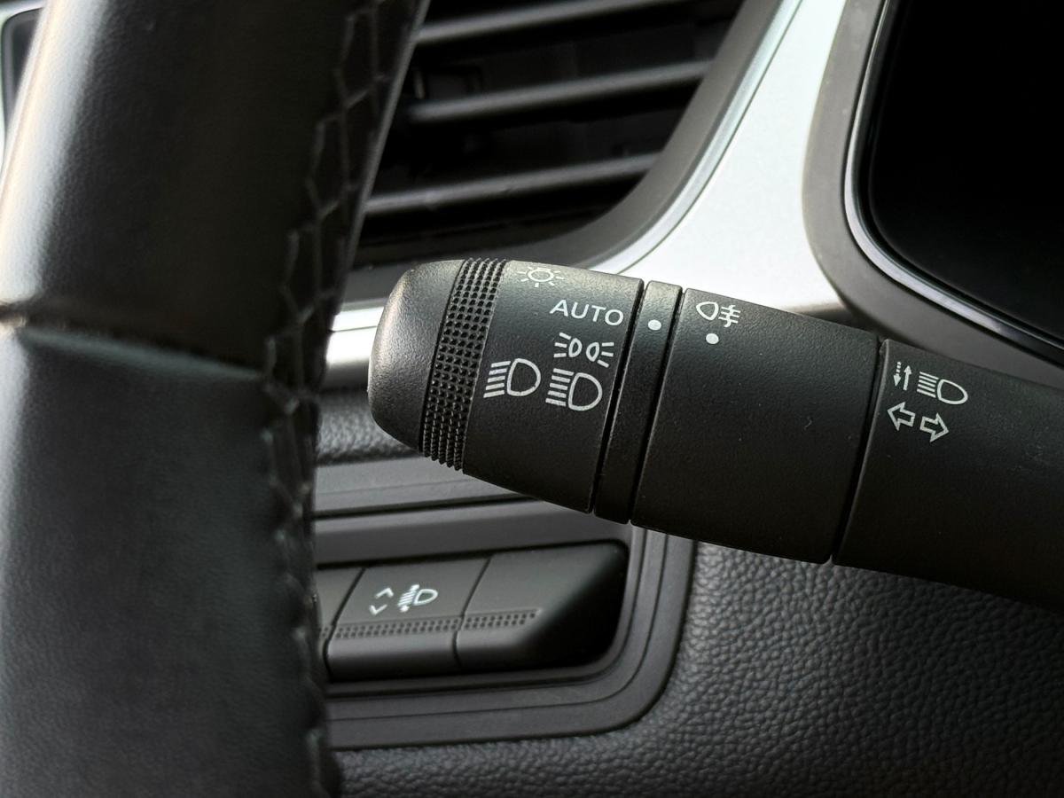 renault-captur-2023-hibrido-a-gasolina-1598cc