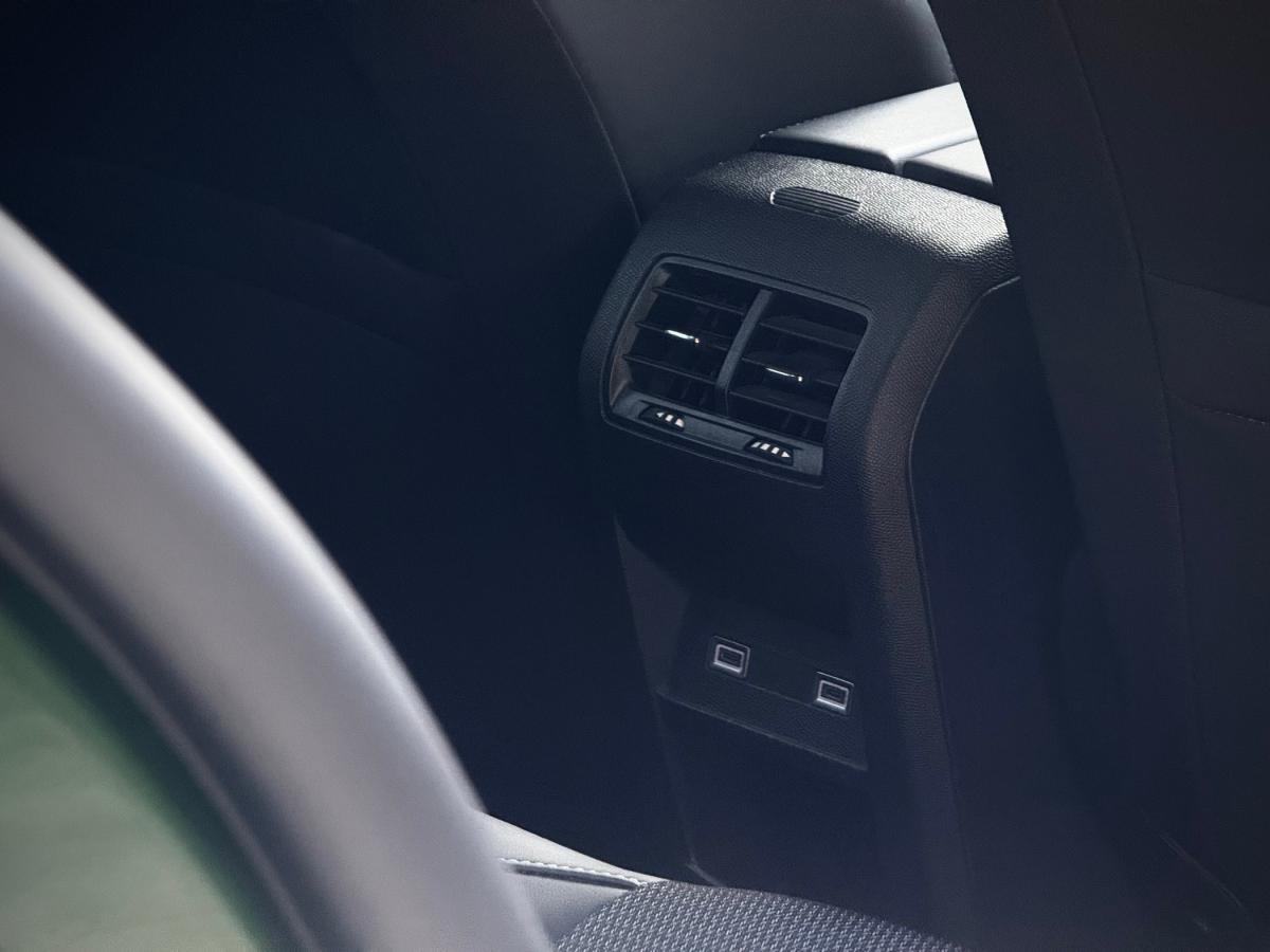 peugeot-308-2023-gasolina-1199cc