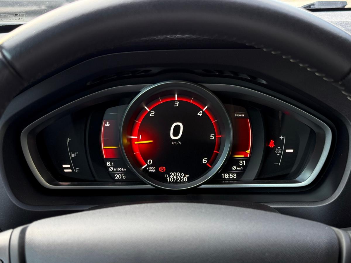 volvo-v40-2017-diesel-1969cc