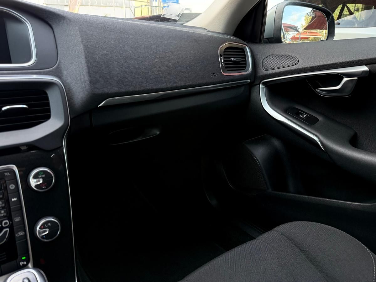volvo-v40-2017-diesel-1969cc