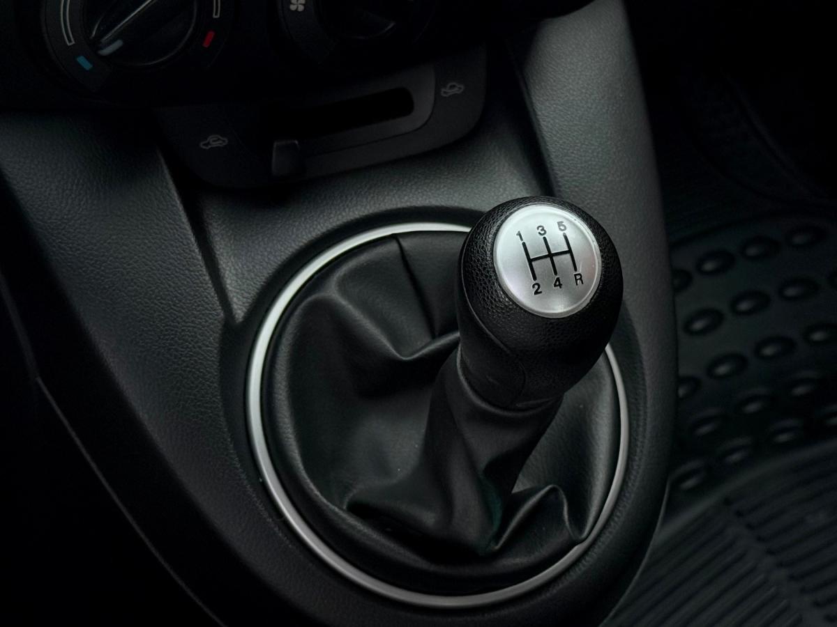 mazda-2-2013-gasolina-1349cc