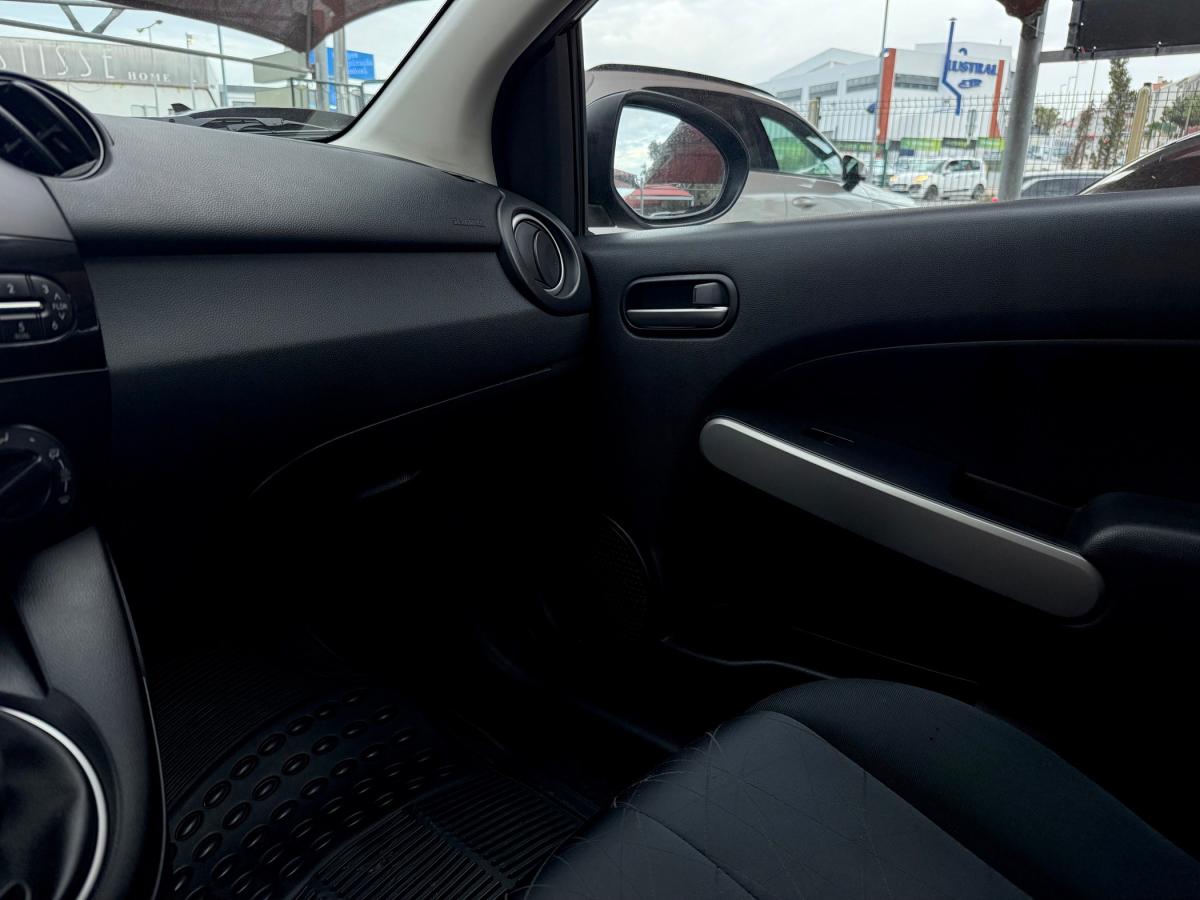 mazda-2-2013-gasolina-1349cc