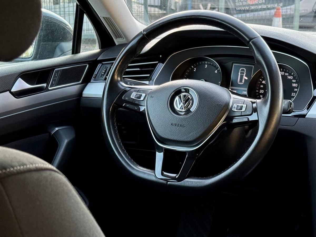 volkswagen-passat-variant-2017-diesel-1598cc