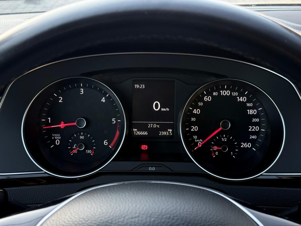 volkswagen-passat-variant-2017-diesel-1598cc