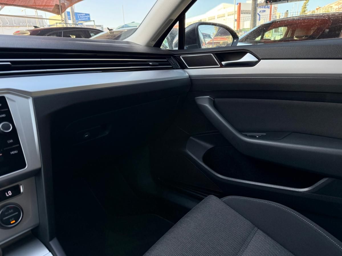 volkswagen-passat-variant-2017-diesel-1598cc