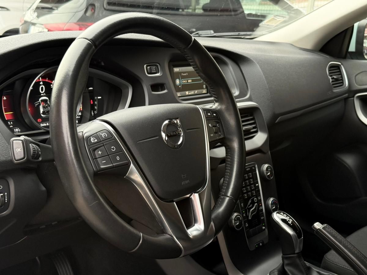 volvo-v40-2018-gasolina-1498cc