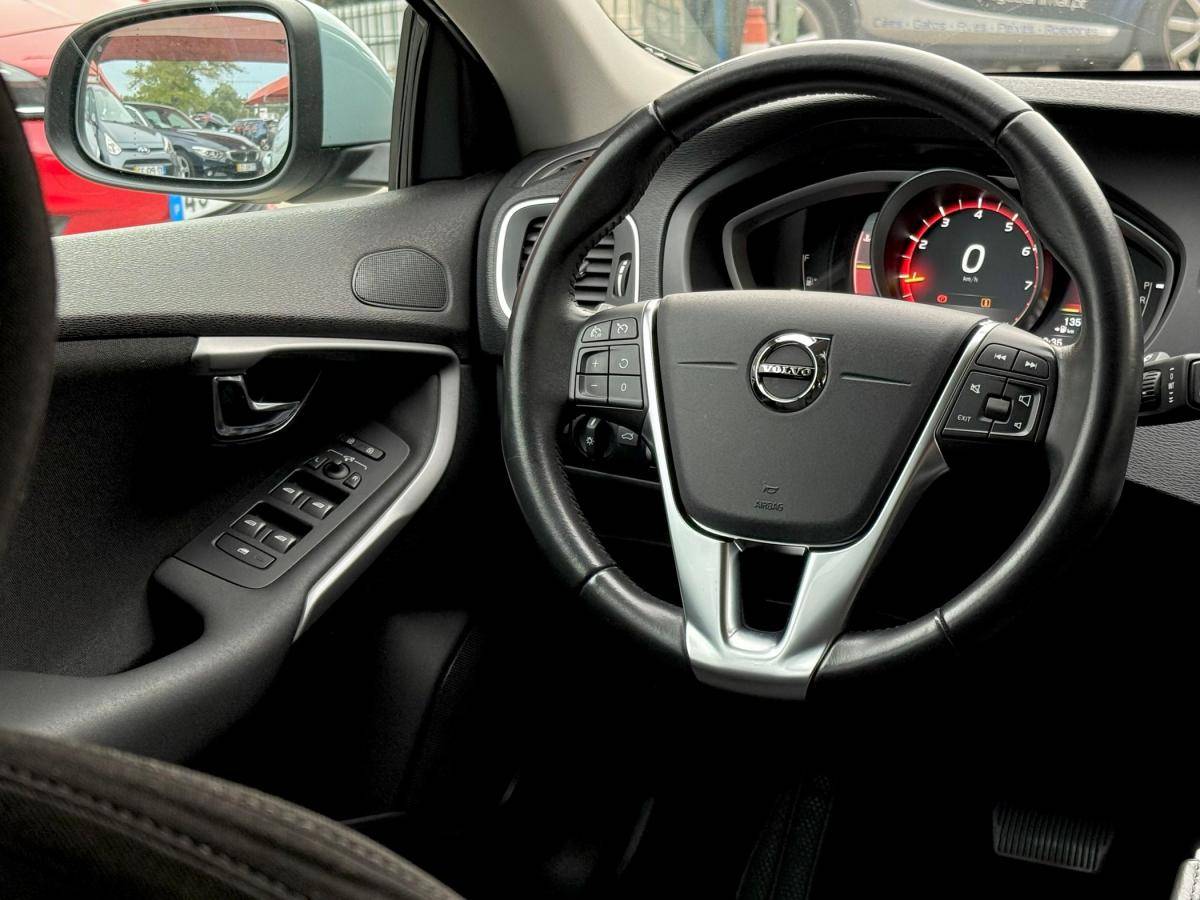 volvo-v40-2018-gasolina-1498cc