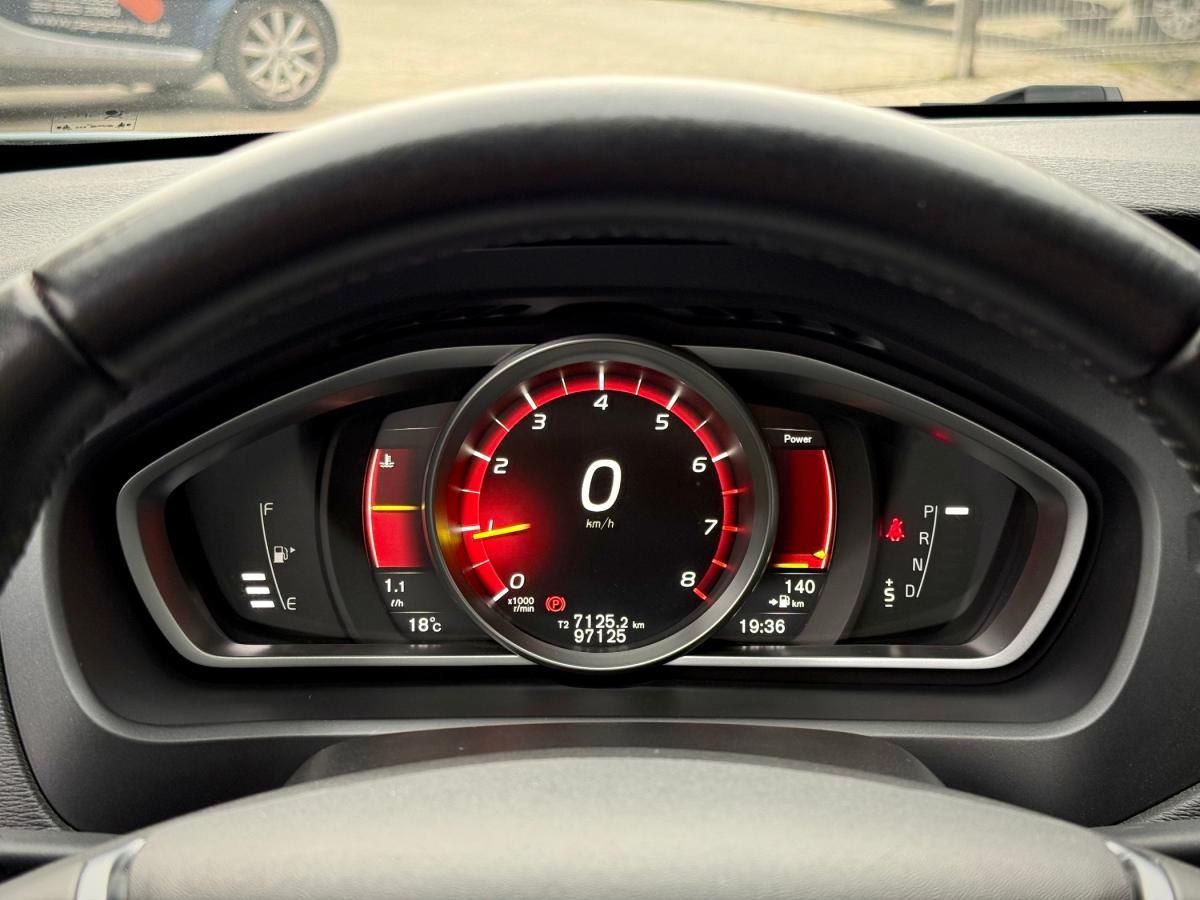 volvo-v40-2018-gasolina-1498cc