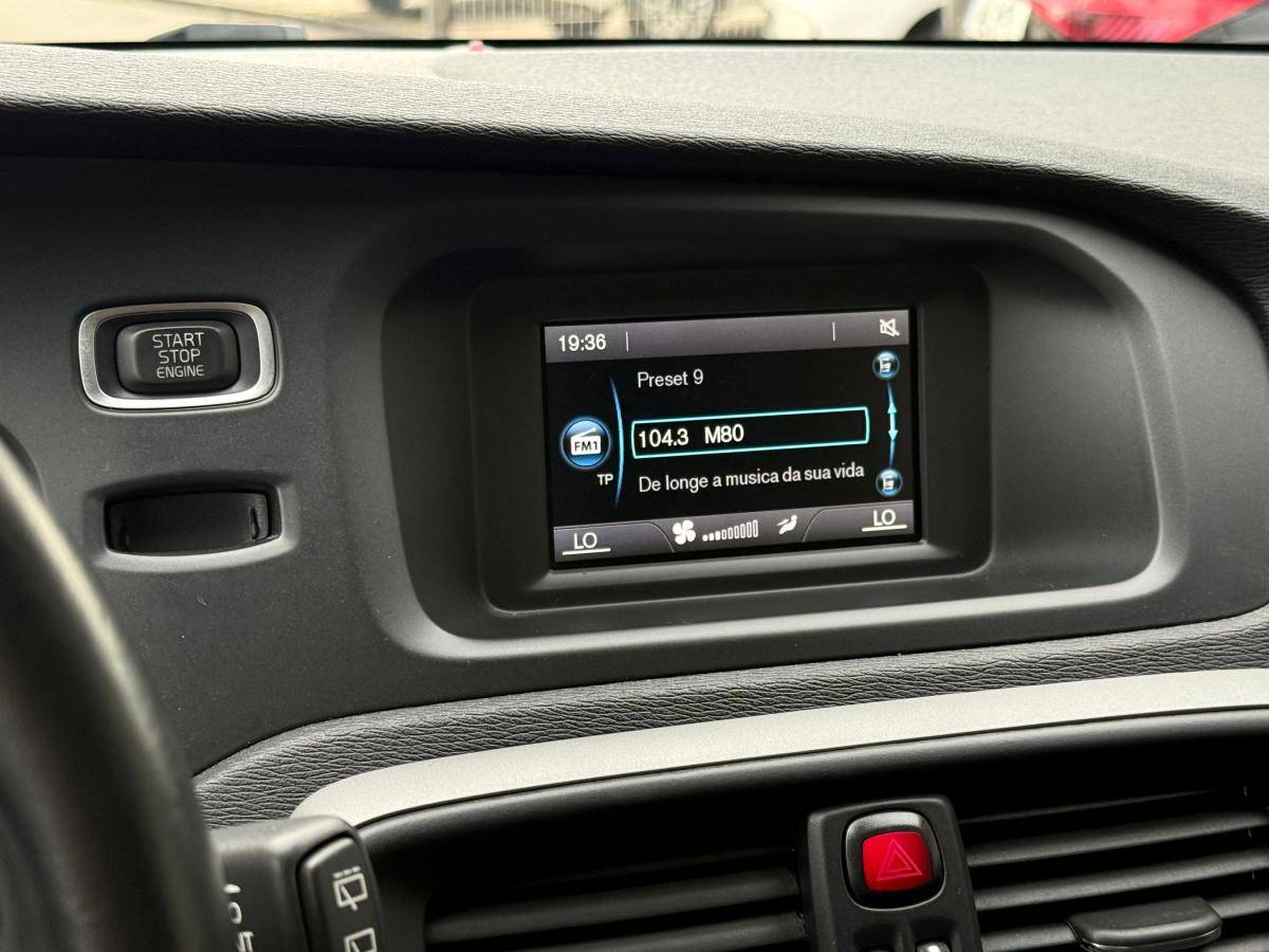 volvo-v40-2018-gasolina-1498cc