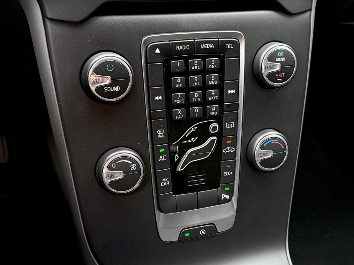 volvo-v40-2018-gasolina-1498cc