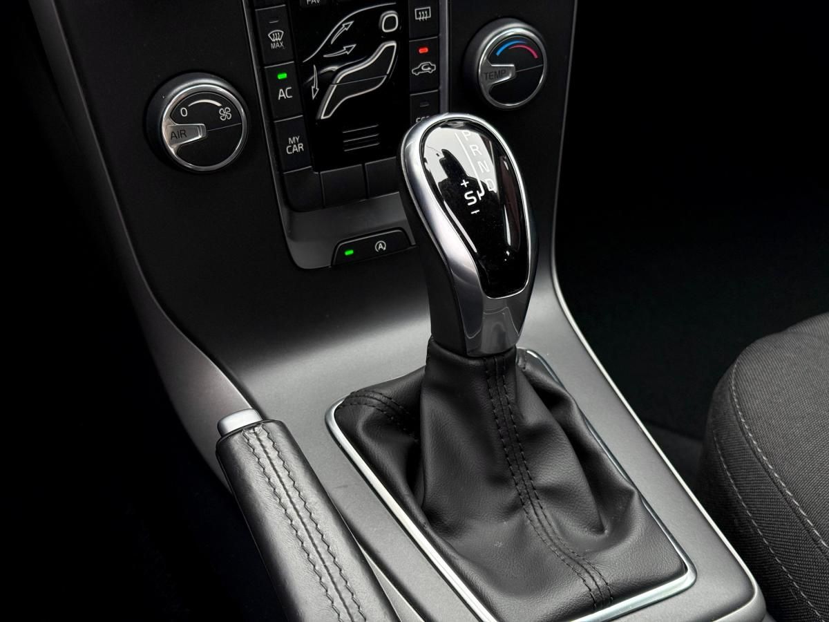 volvo-v40-2018-gasolina-1498cc