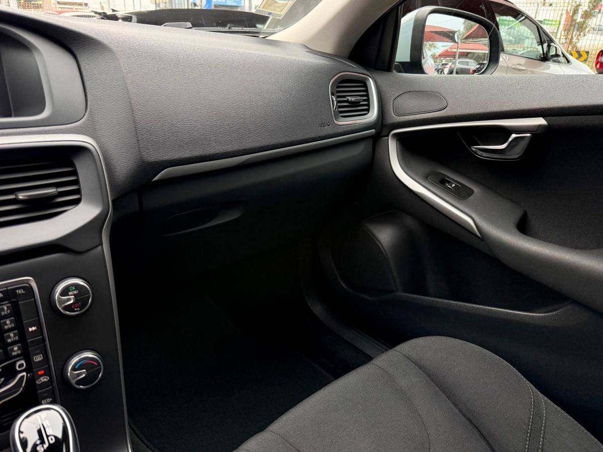 volvo-v40-2018-gasolina-1498cc