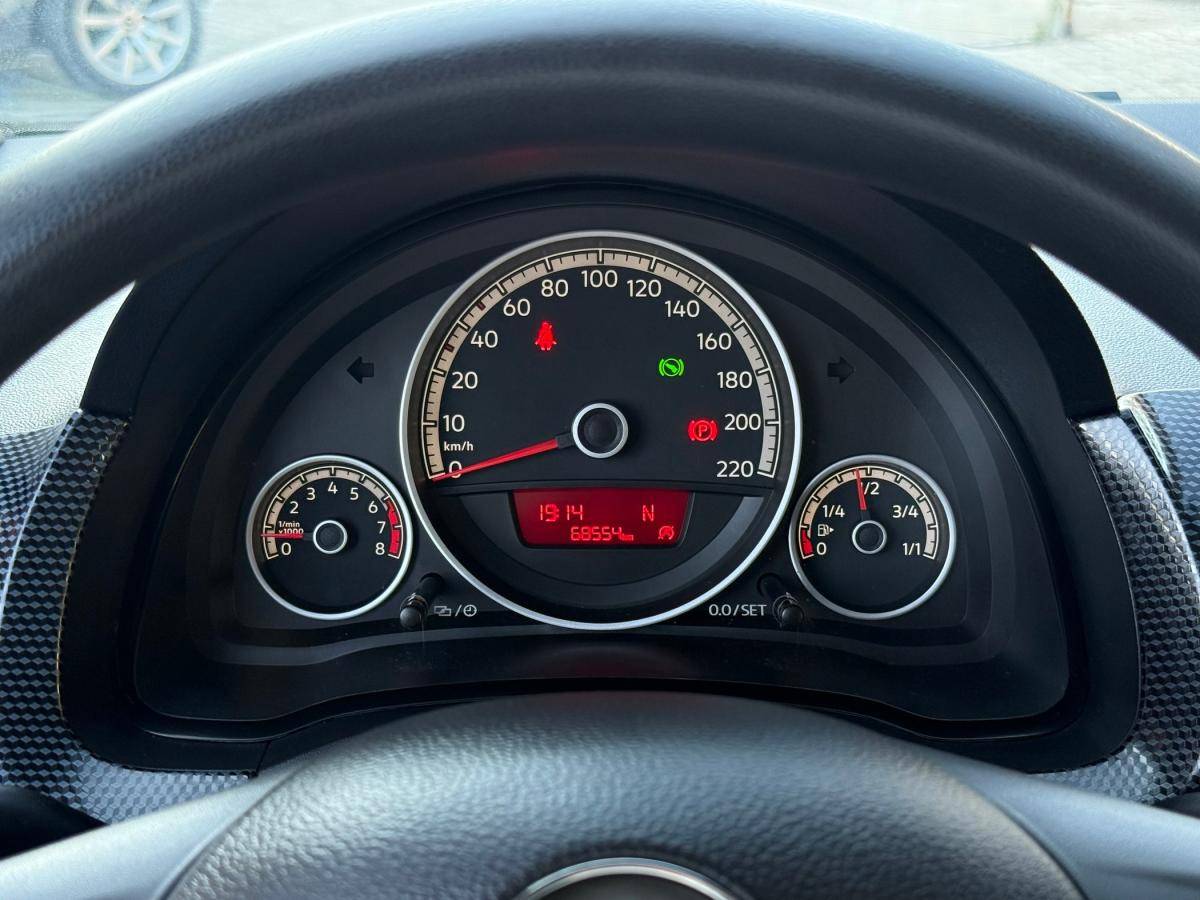 volkswagen-up-2016-gasolina-999cc