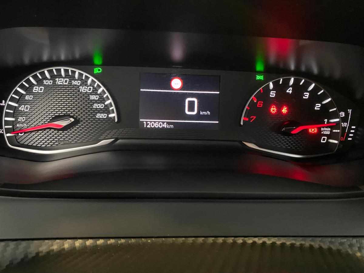peugeot-208-1-5-102cv-2022-diesel-1499cc