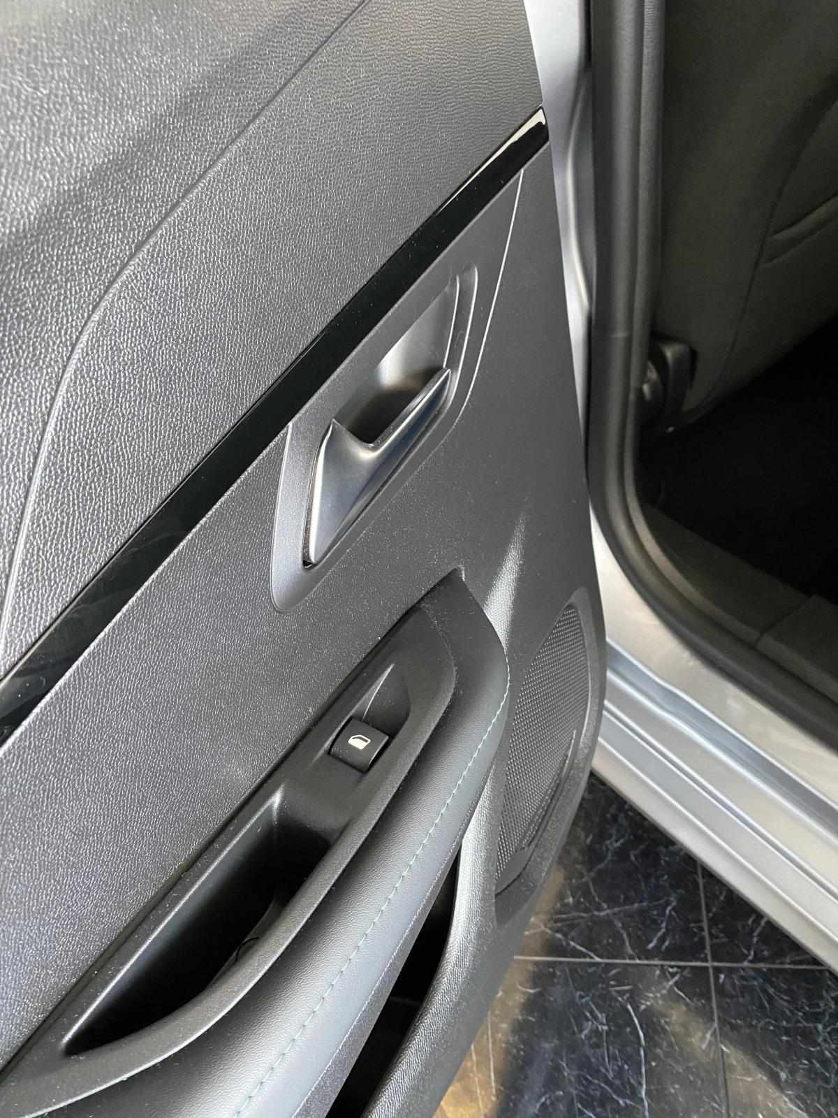 peugeot-208-1-5-102cv-2022-diesel-1499cc