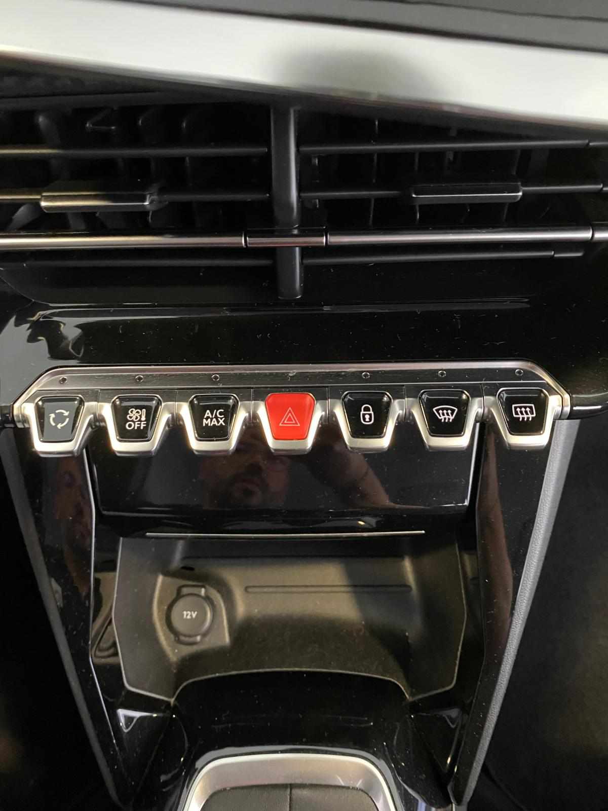 peugeot-208-1-5-102cv-2022-diesel-1499cc