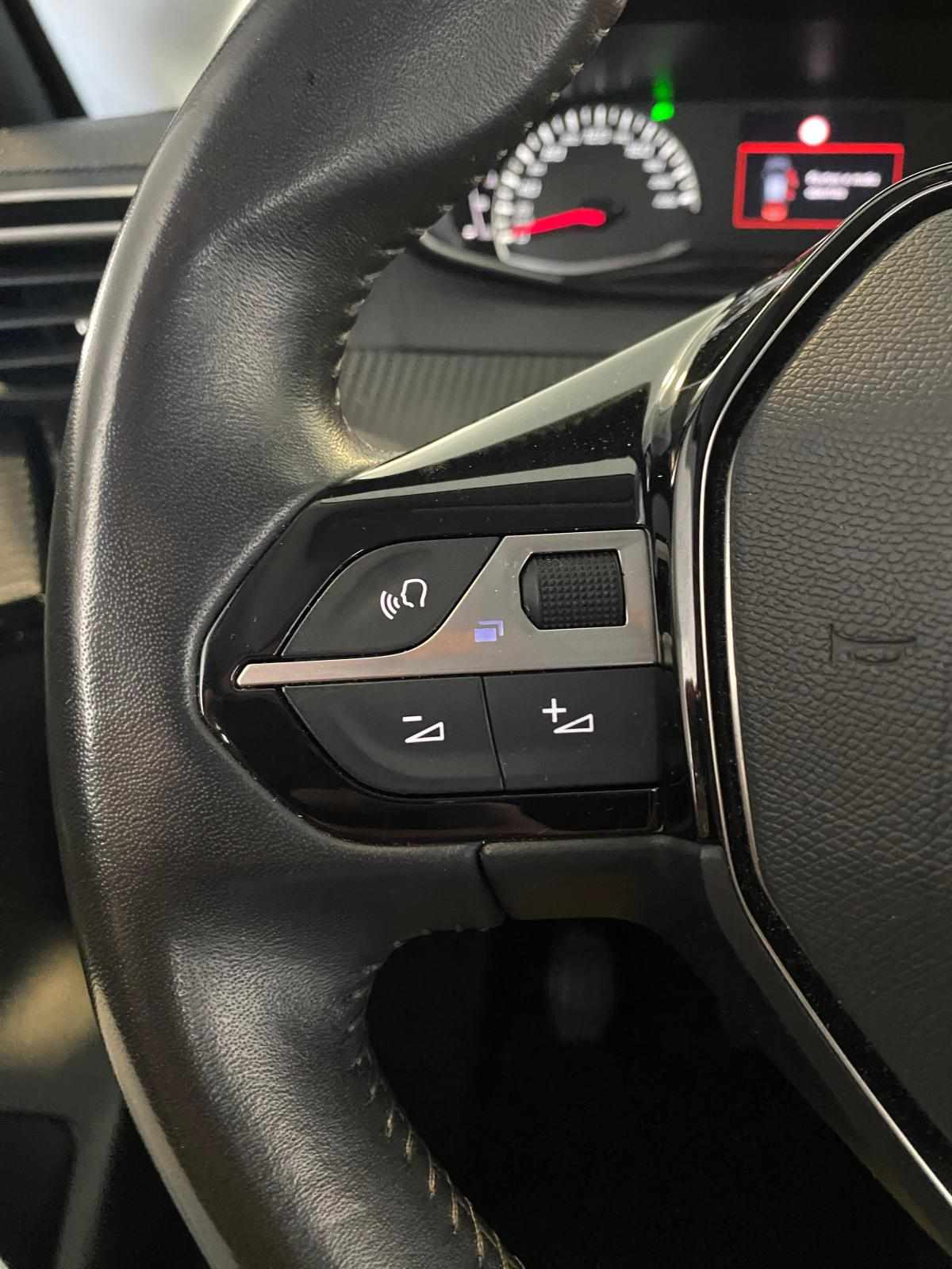 peugeot-208-1-5-102cv-2022-diesel-1499cc