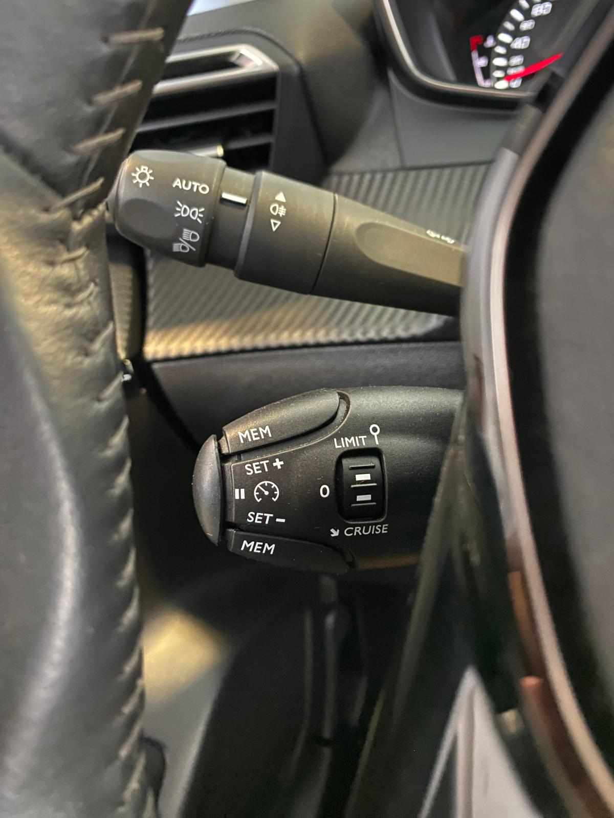 peugeot-208-1-5-102cv-2022-diesel-1499cc