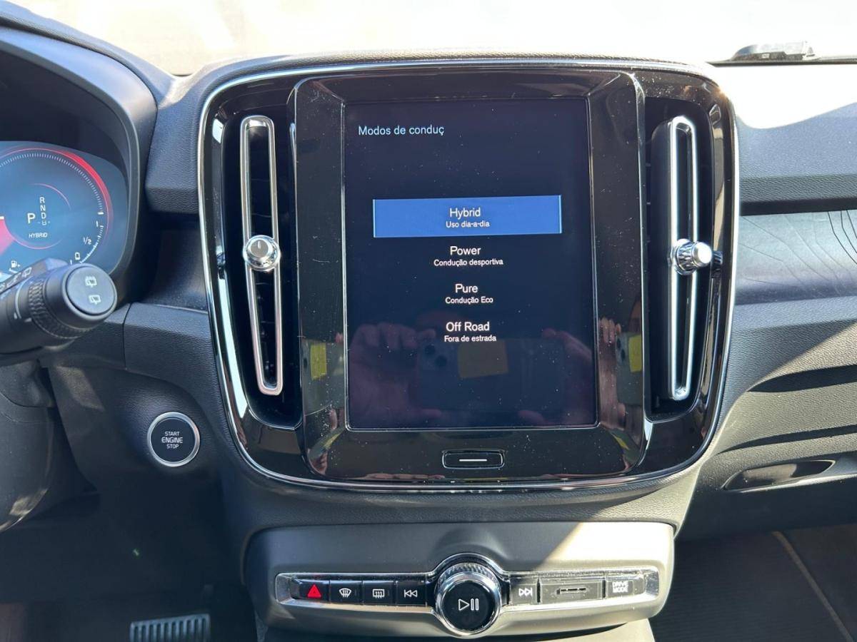 volvo-xc40-2023-hibrido-1477cc