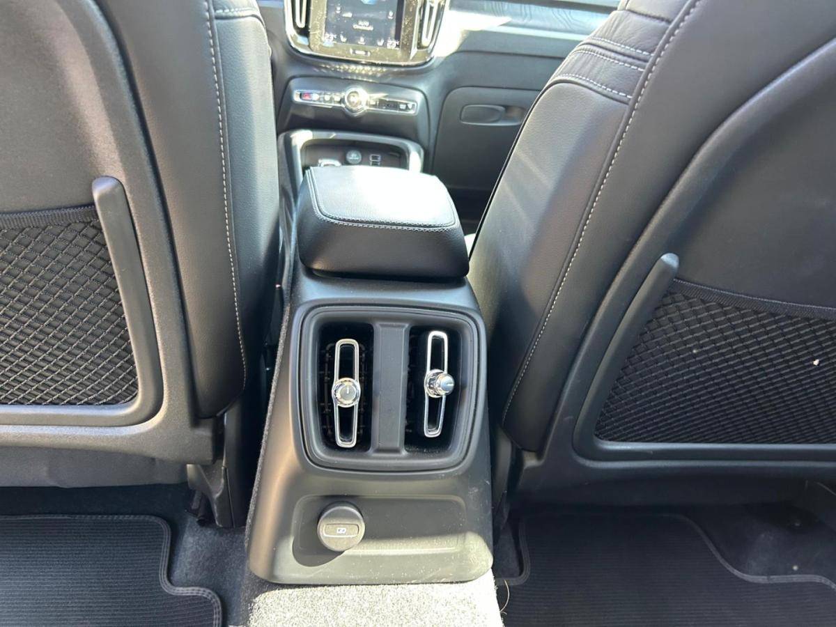 volvo-xc40-2023-hibrido-1477cc